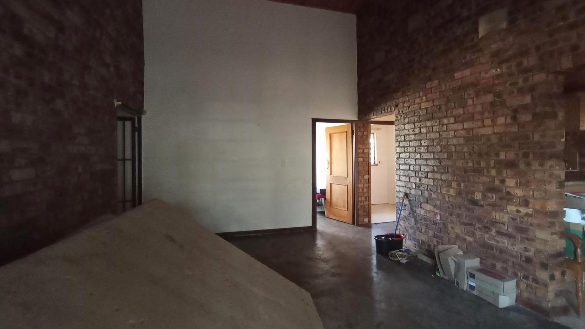 Lounges - 71 square meters of property in Moreletapark