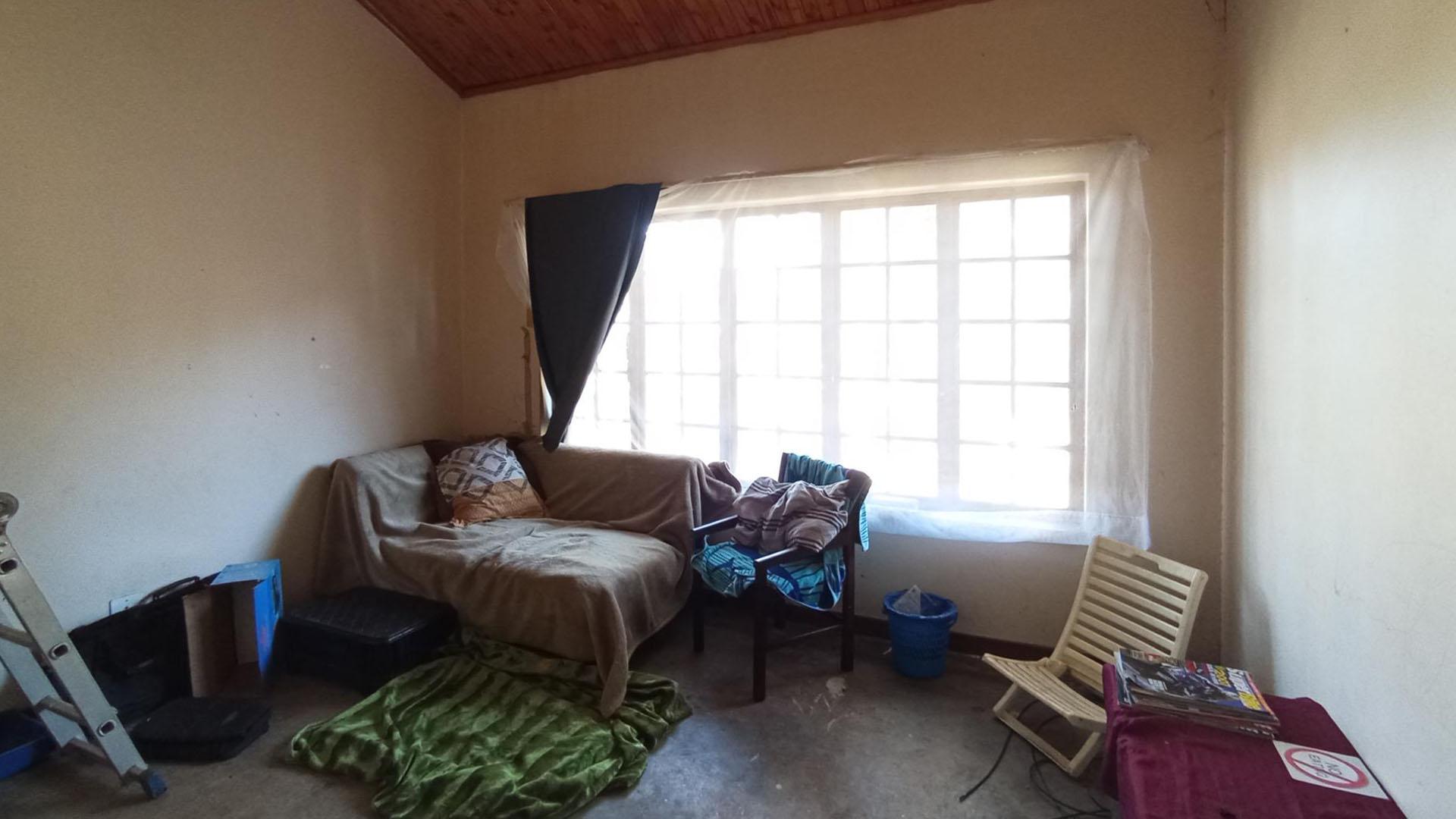 Study - 9 square meters of property in Moreletapark