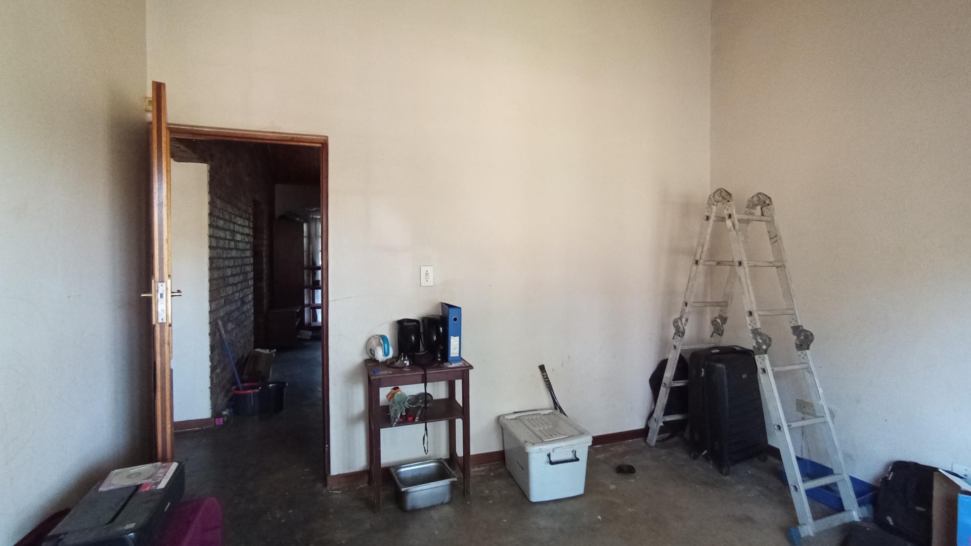 Study - 9 square meters of property in Moreletapark