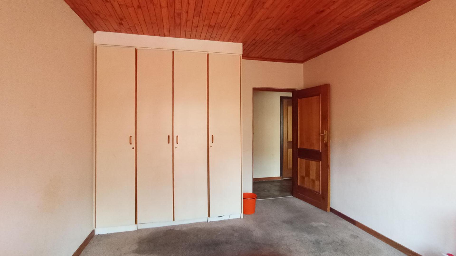 Bed Room 2 - 18 square meters of property in Moreletapark