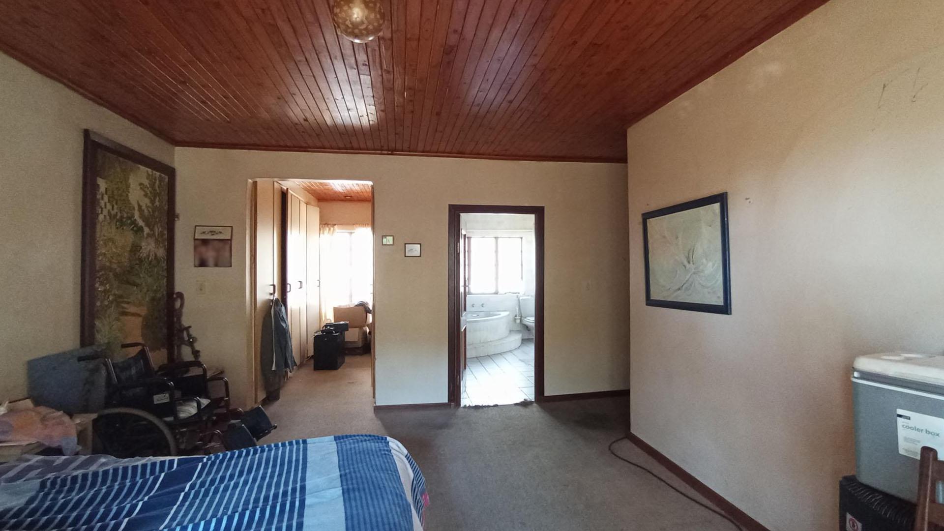 Main Bedroom - 40 square meters of property in Moreletapark