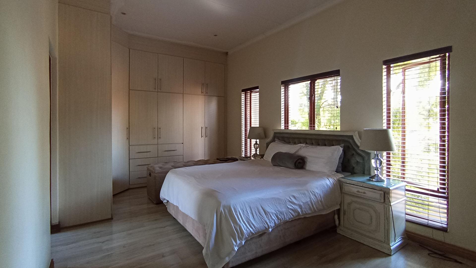 Main Bedroom - 24 square meters of property in Amberfield