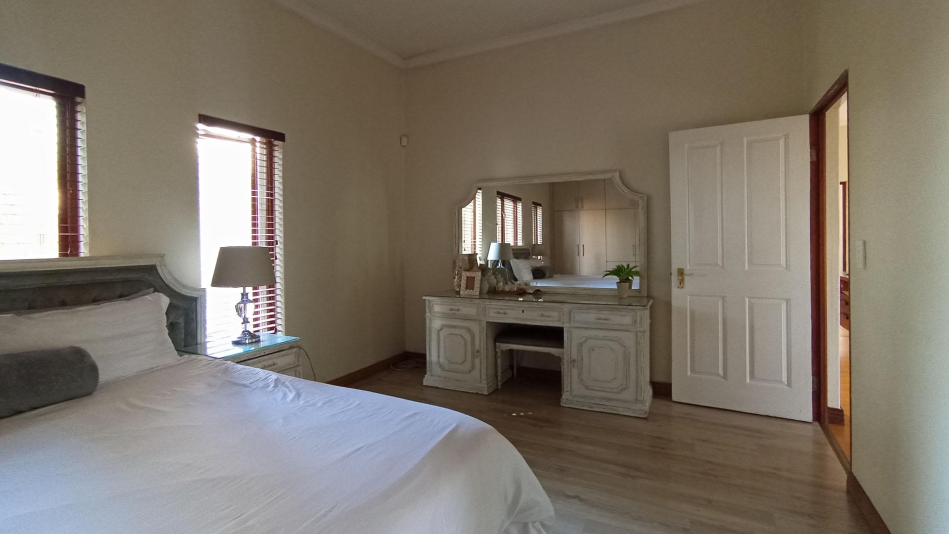 Main Bedroom - 24 square meters of property in Amberfield