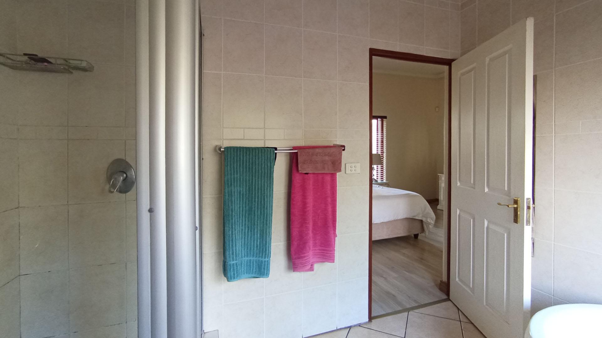 Main Bathroom - 9 square meters of property in Amberfield