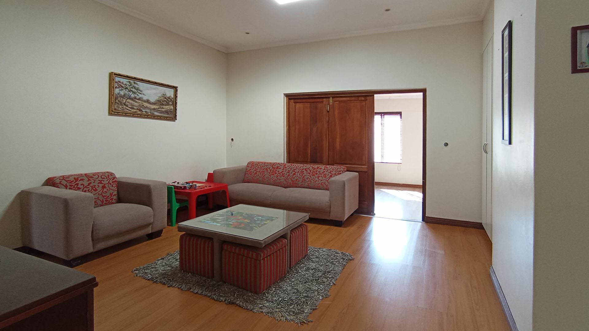 Lounges - 51 square meters of property in Amberfield