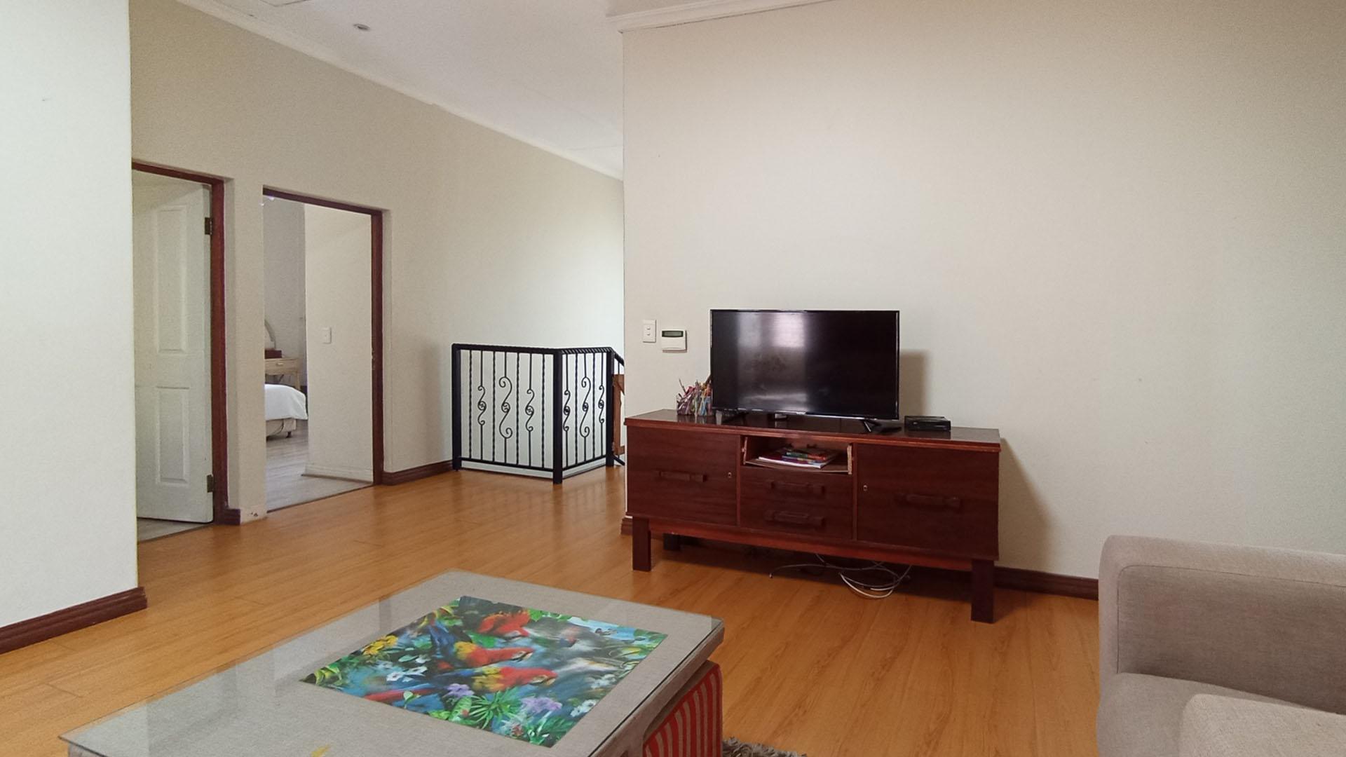 Lounges - 51 square meters of property in Amberfield