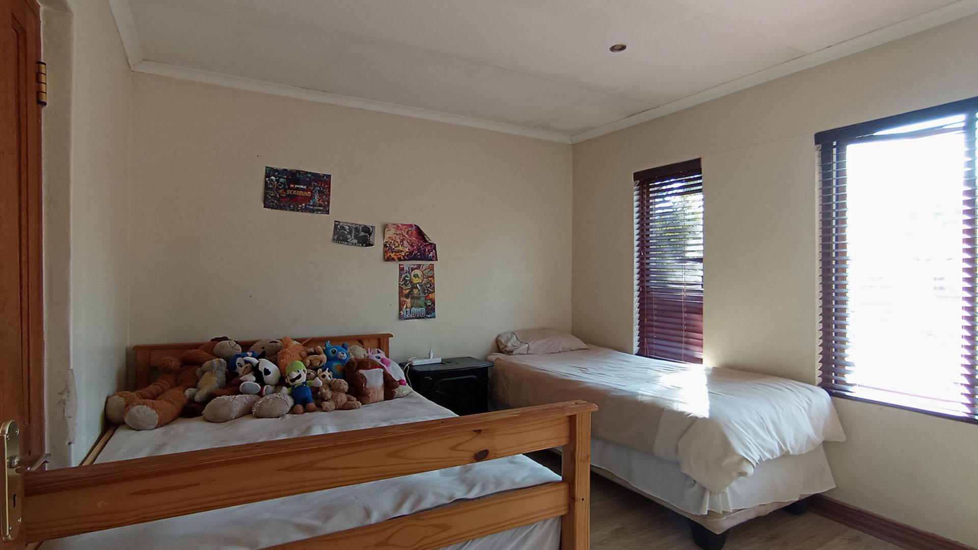 Bed Room 2 - 20 square meters of property in Amberfield