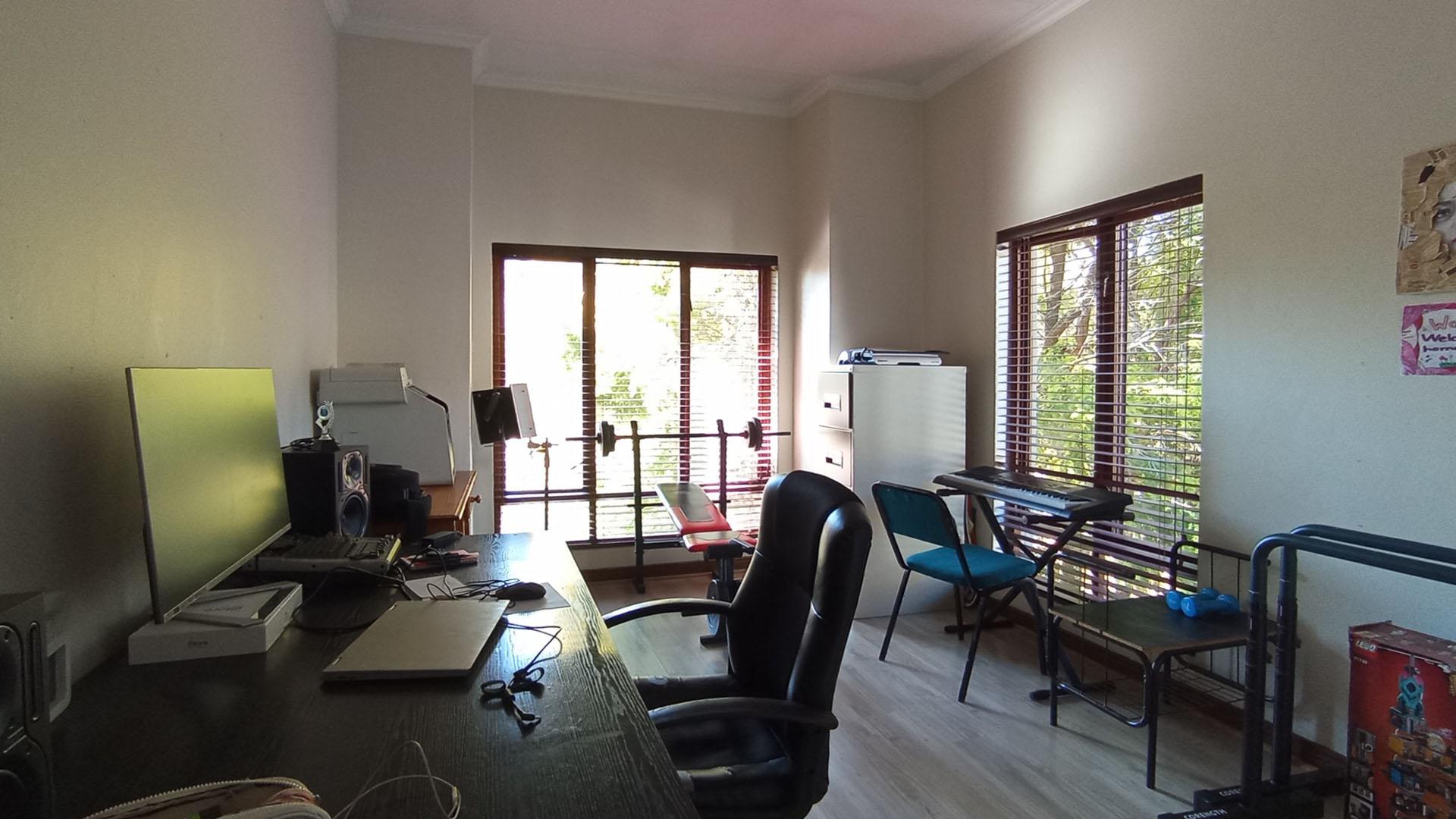 Study - 26 square meters of property in Amberfield