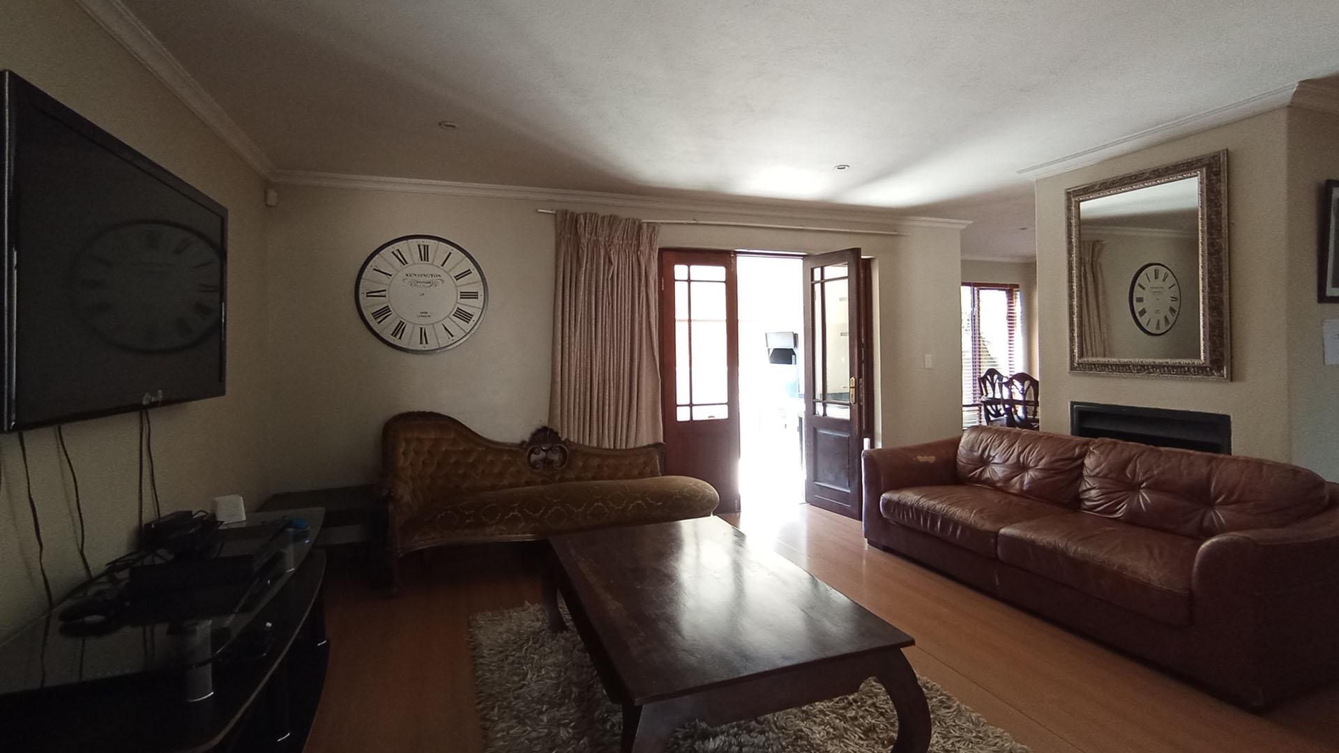 Lounges - 51 square meters of property in Amberfield