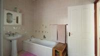 Bathroom 1 - 9 square meters of property in Amberfield