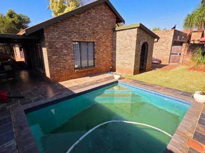 3 Bedroom House for Sale For Sale in Doornpoort - MR683013