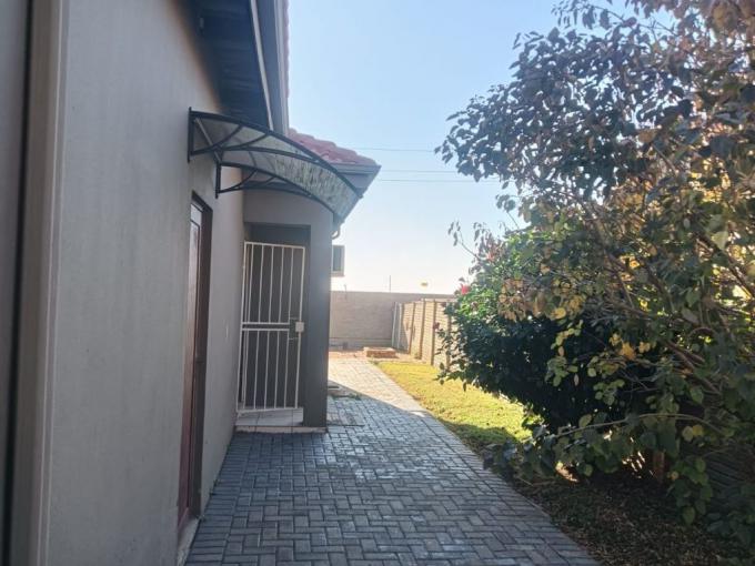 3 Bedroom Simplex for Sale For Sale in Waterkloof (Rustenburg) - MR683021