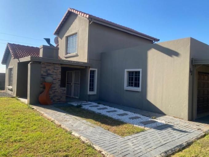 3 Bedroom Simplex for Sale For Sale in Waterkloof (Rustenburg) - MR683021