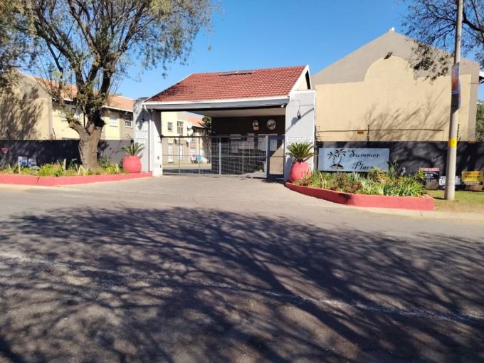 3 Bedroom Simplex for Sale For Sale in Verwoerdpark - MR683040