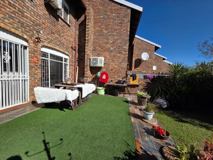 3 Bedroom Simplex for Sale For Sale in Brackendowns - MR683072
