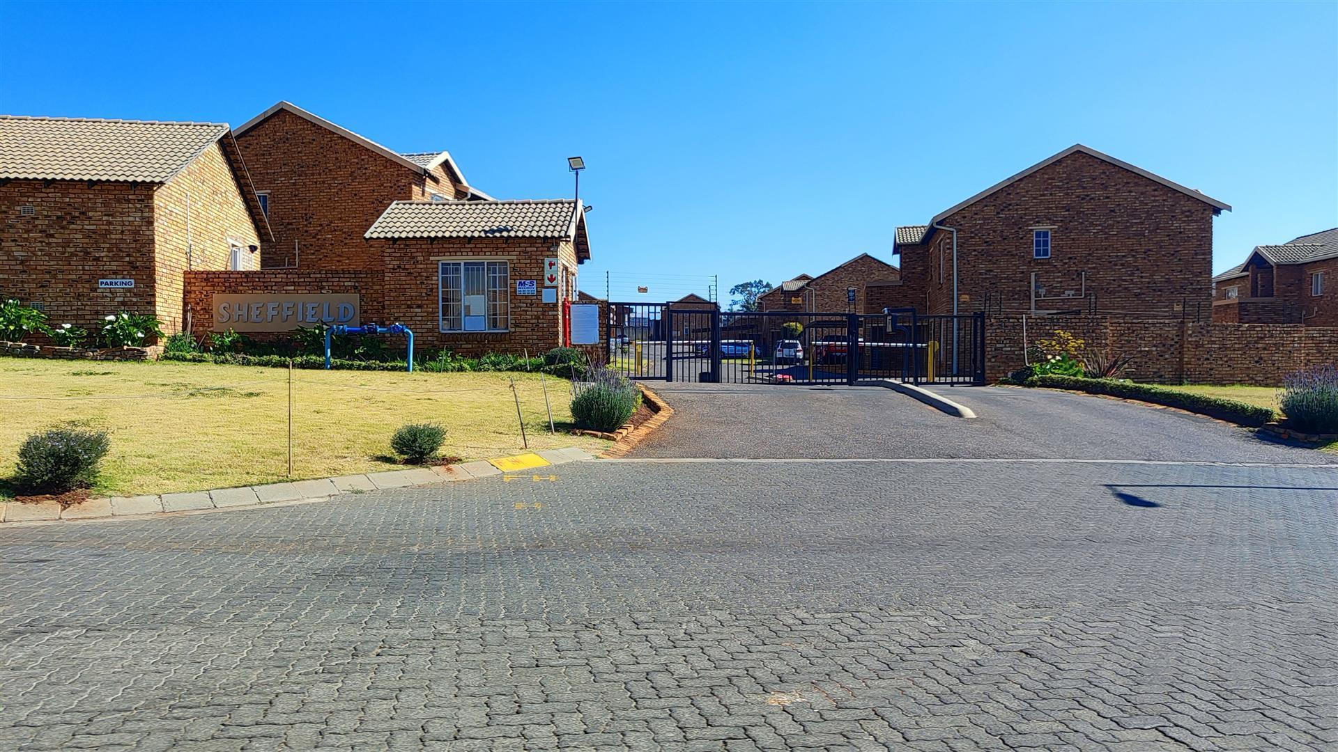 Front View of property in Chloorkop