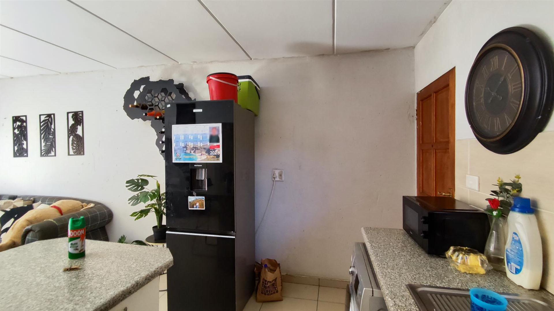 Kitchen - 10 square meters of property in Chloorkop