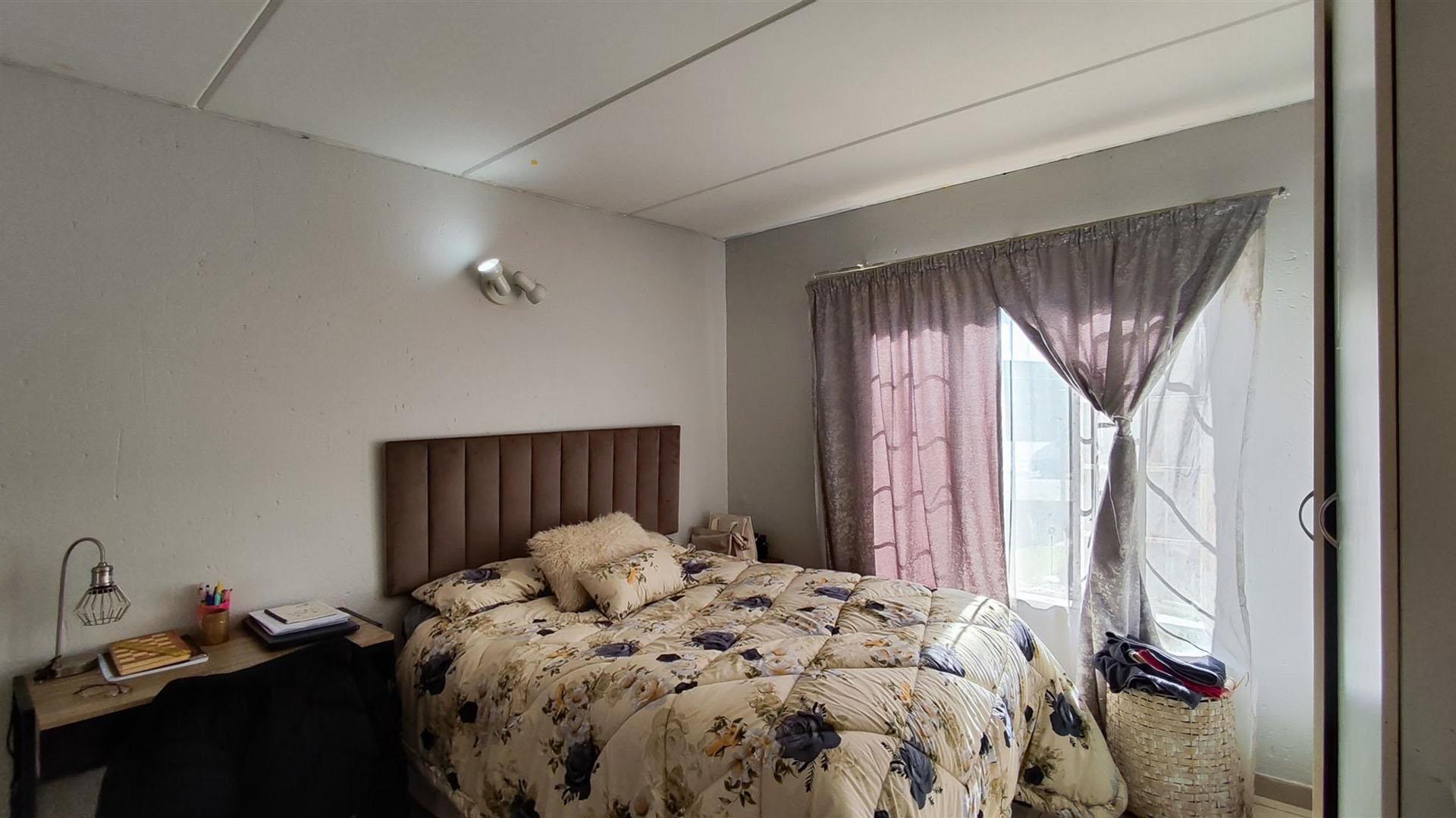 Bed Room 2 - 14 square meters of property in Chloorkop