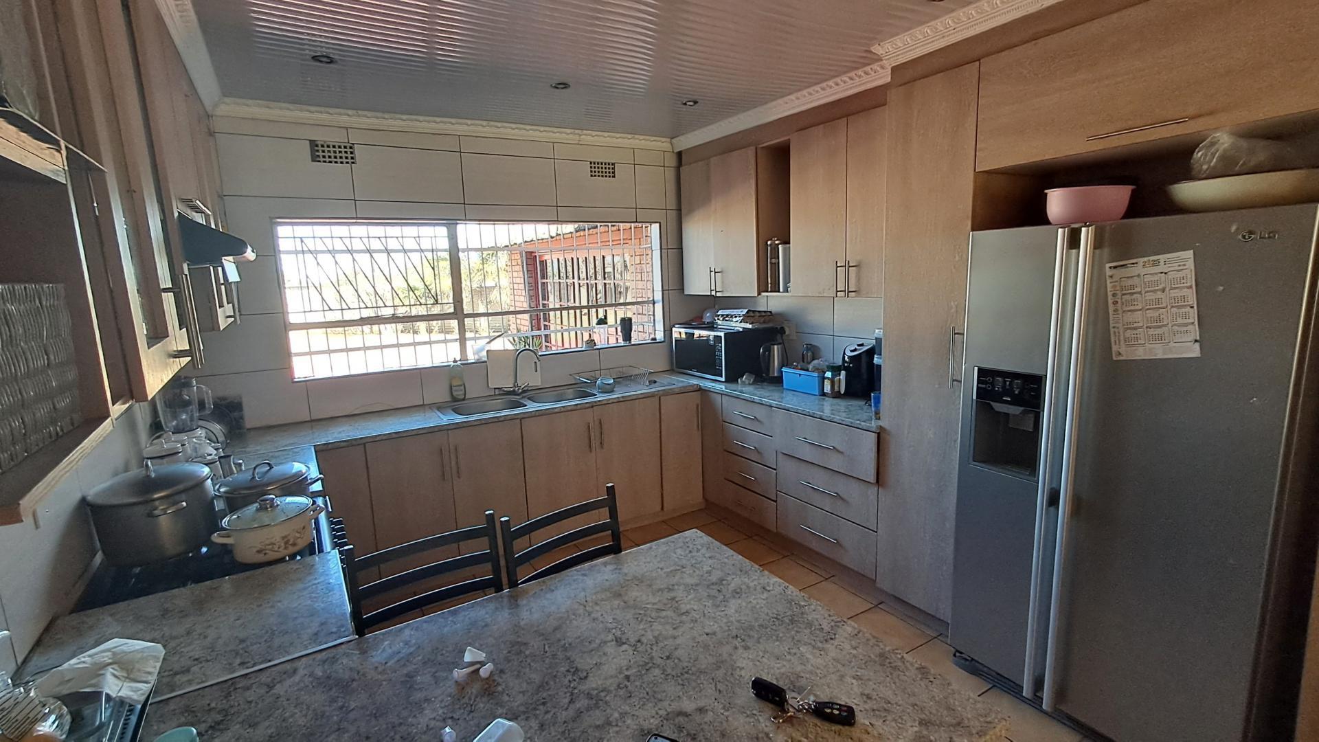 Kitchen of property in Homelands AH