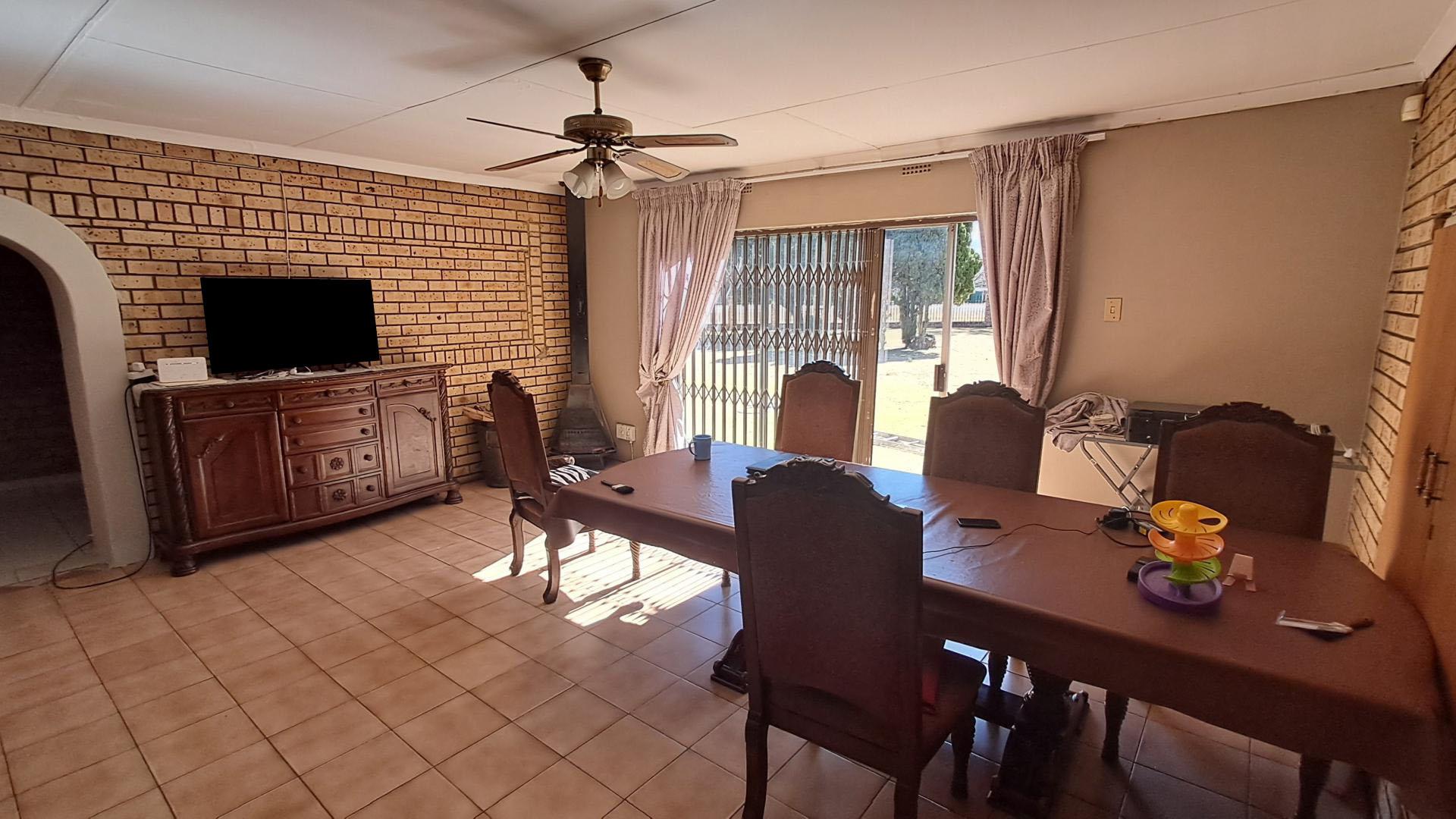 Dining Room of property in Homelands AH