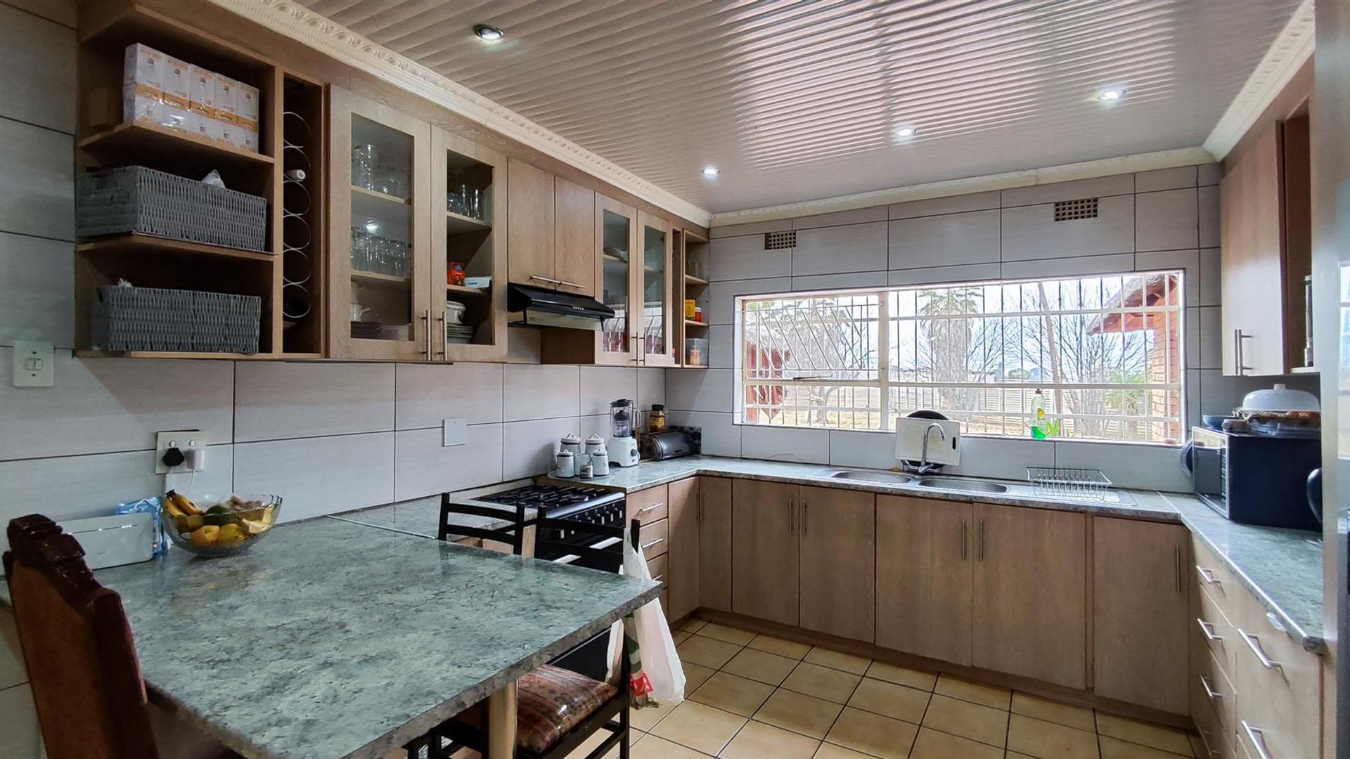 Kitchen - 20 square meters of property in Homelands AH