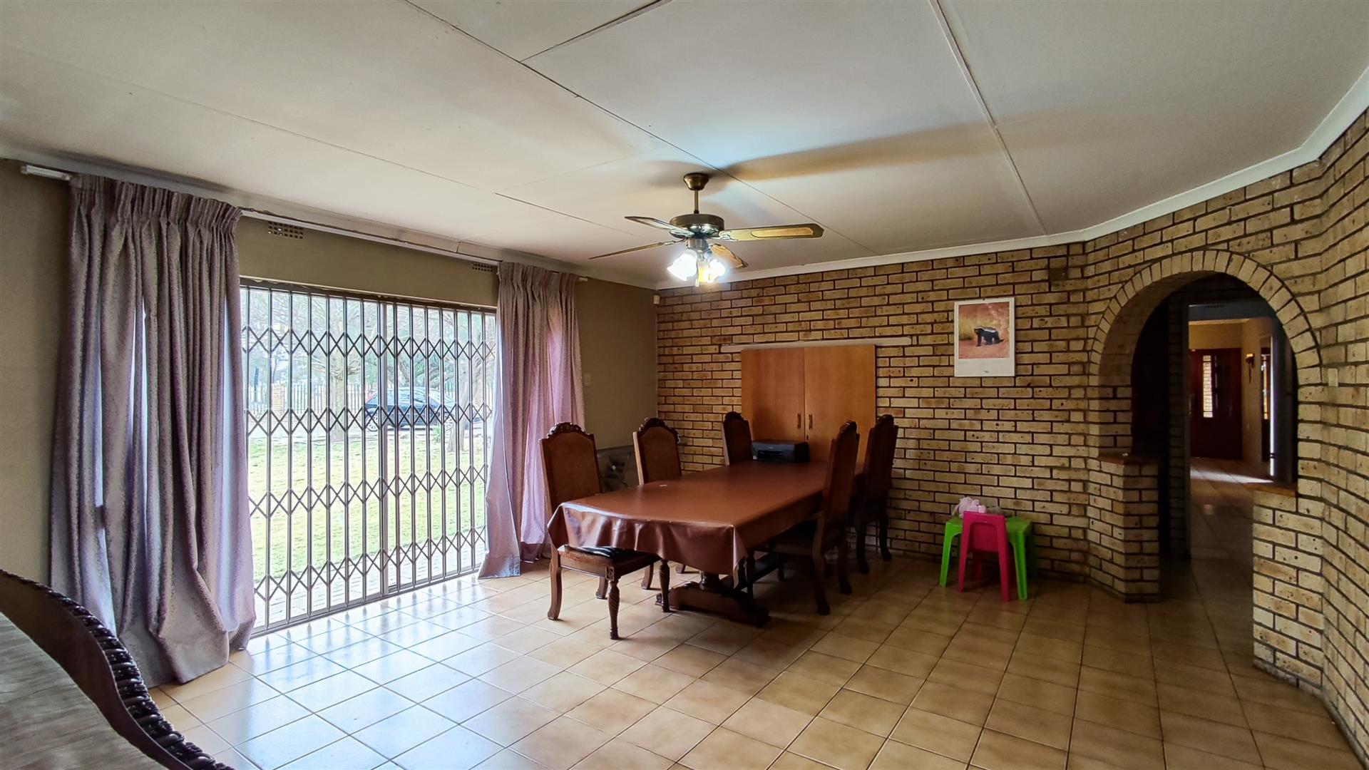 Dining Room - 33 square meters of property in Homelands AH