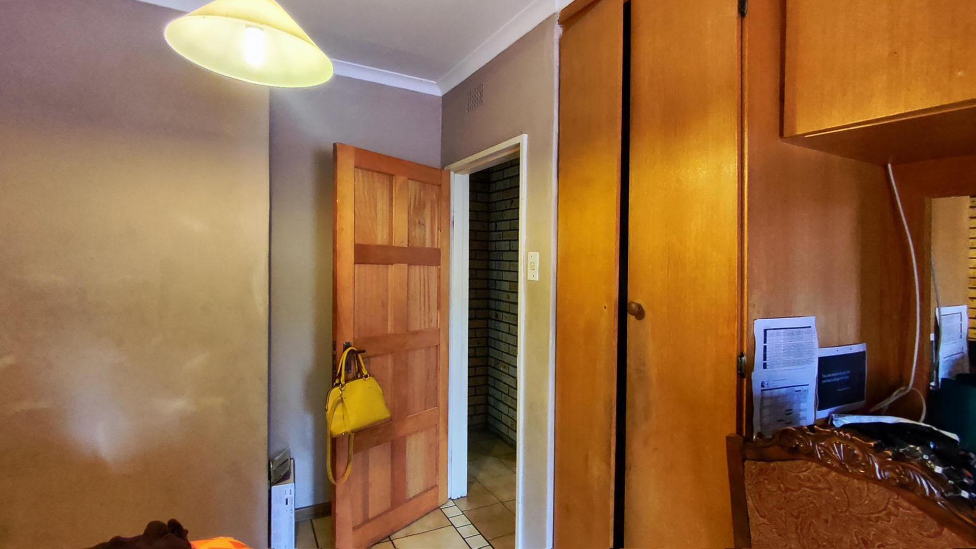 Bed Room 1 - 12 square meters of property in Homelands AH