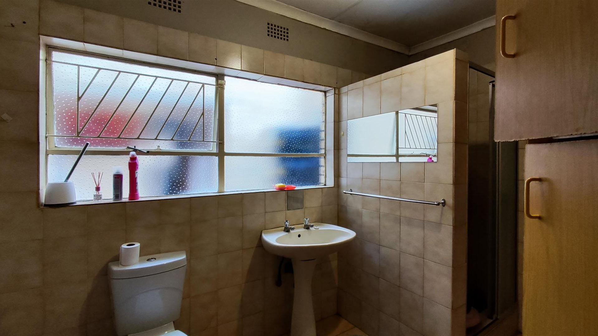 Bathroom 1 - 9 square meters of property in Homelands AH