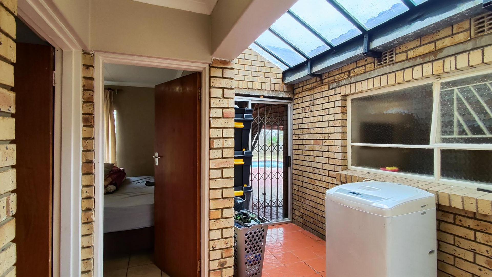 Spaces - 38 square meters of property in Homelands AH