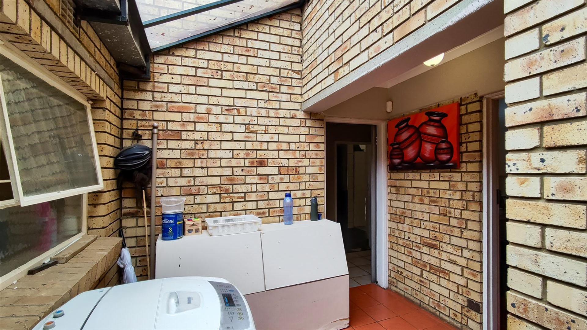 Spaces - 38 square meters of property in Homelands AH