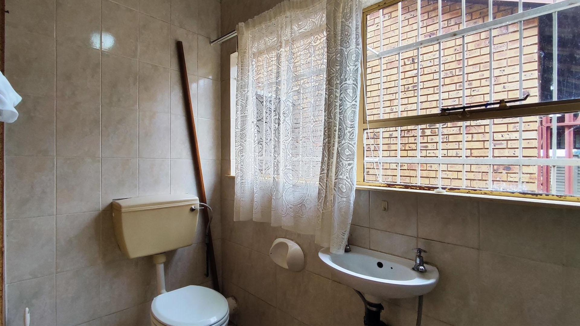 Bed Room 2 - 20 square meters of property in Homelands AH