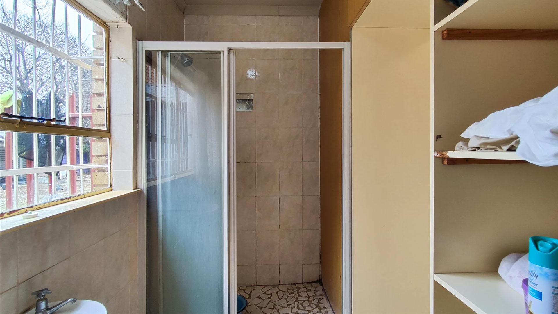 Bed Room 2 - 20 square meters of property in Homelands AH