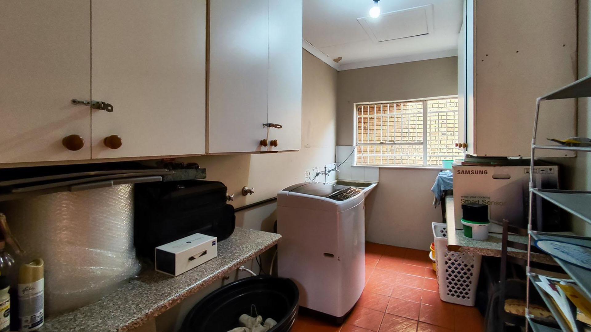 Spaces - 38 square meters of property in Homelands AH