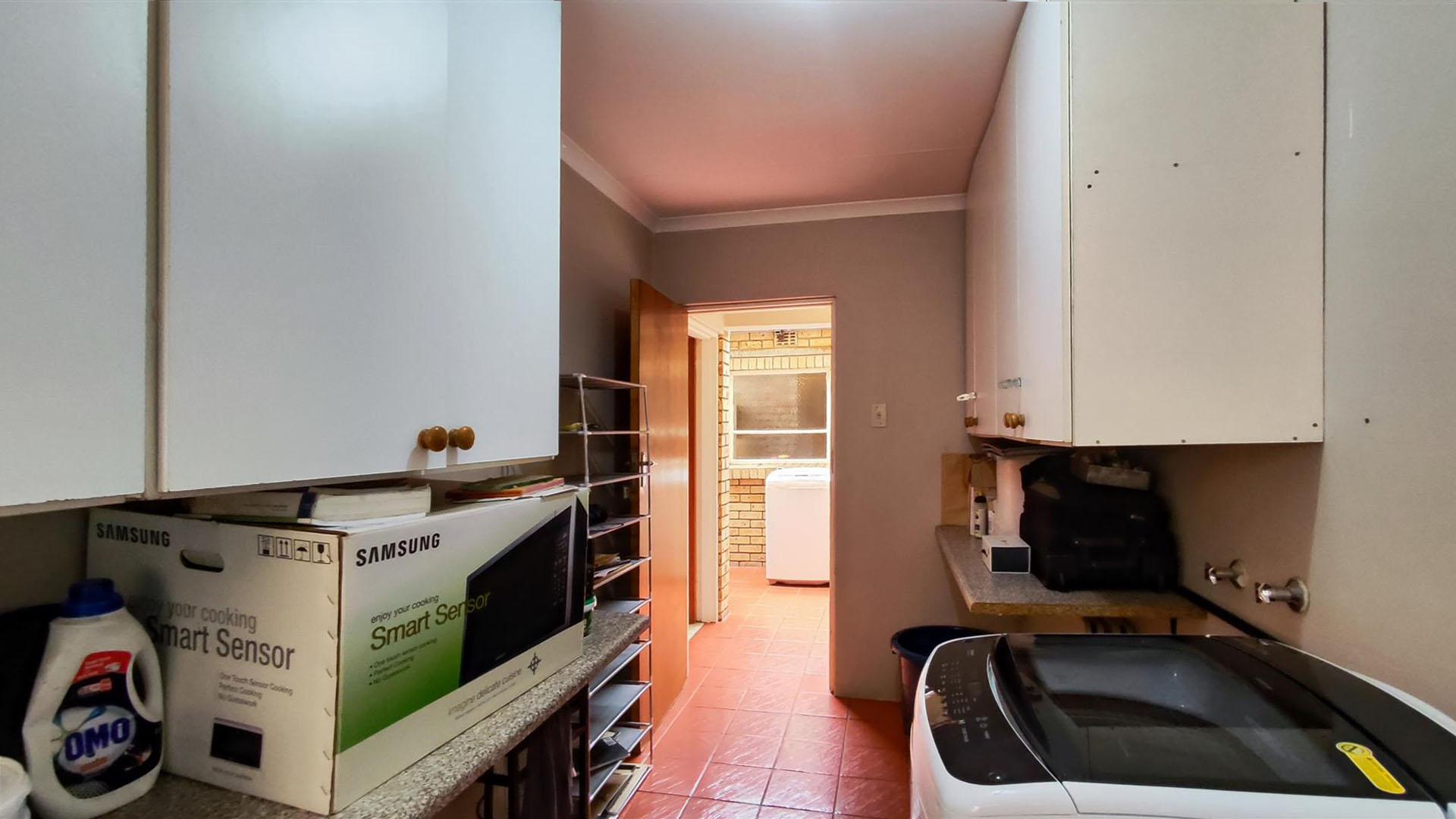 Spaces - 38 square meters of property in Homelands AH