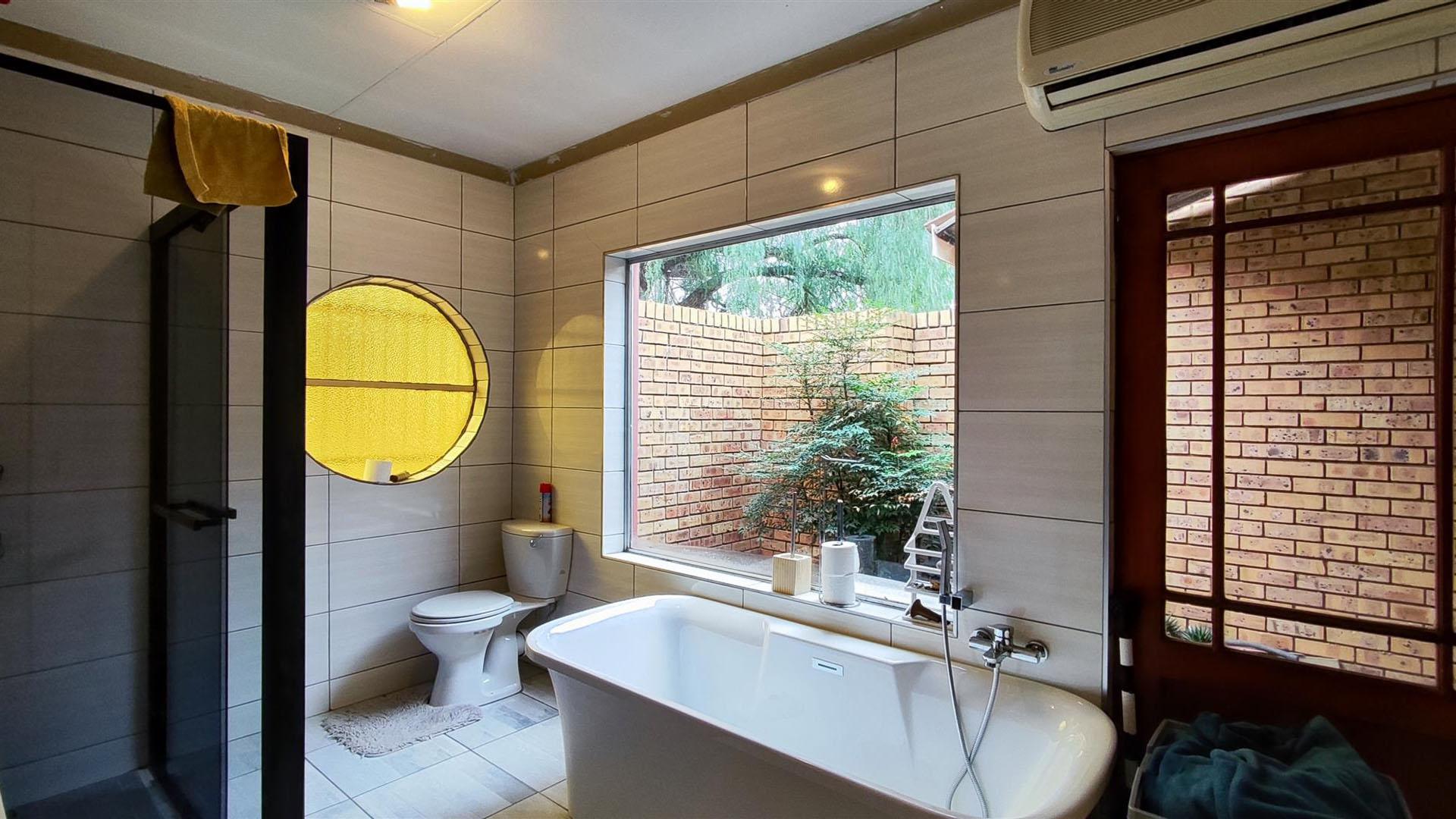 Main Bathroom - 11 square meters of property in Homelands AH