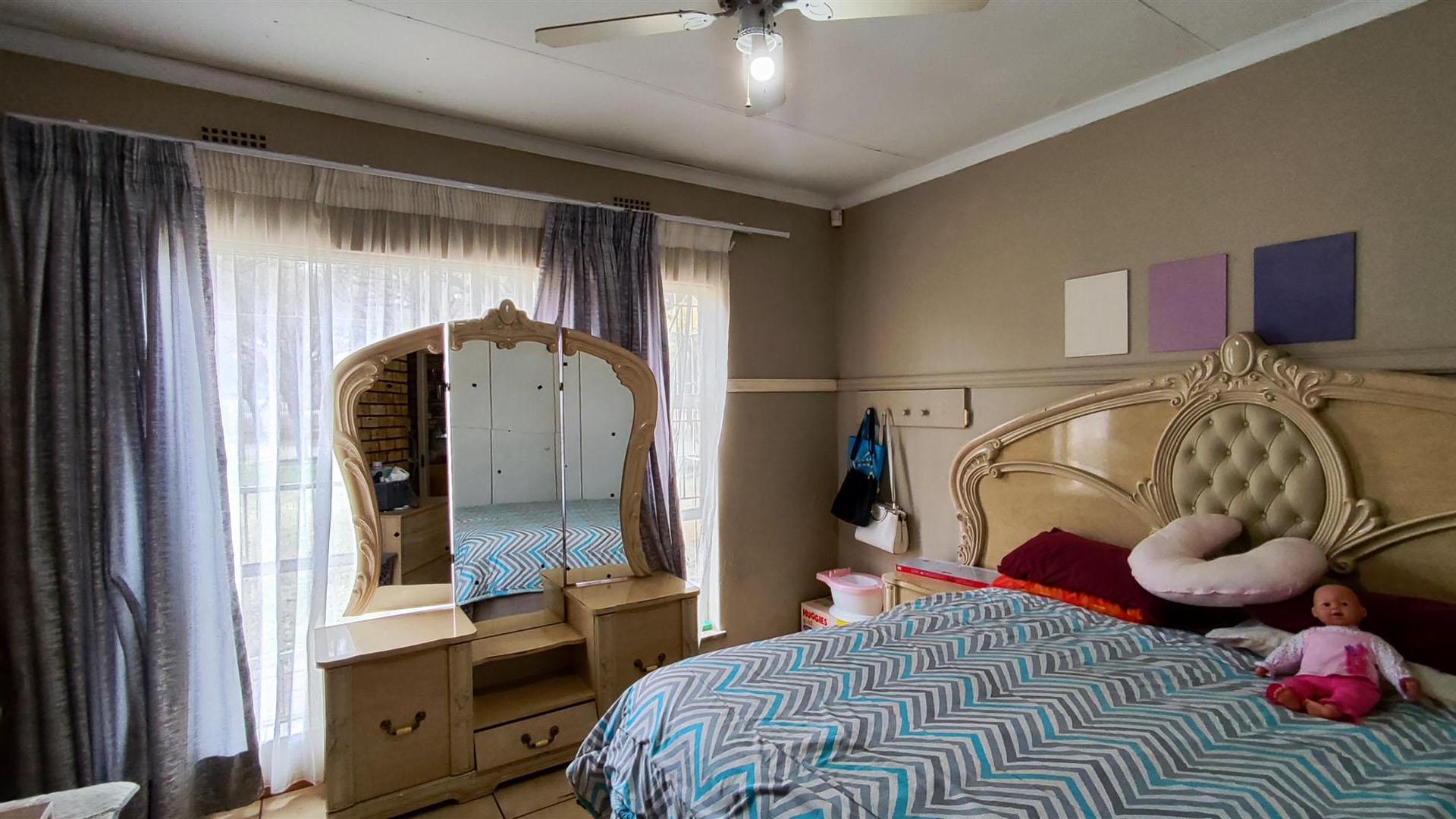 Bed Room 2 - 20 square meters of property in Homelands AH