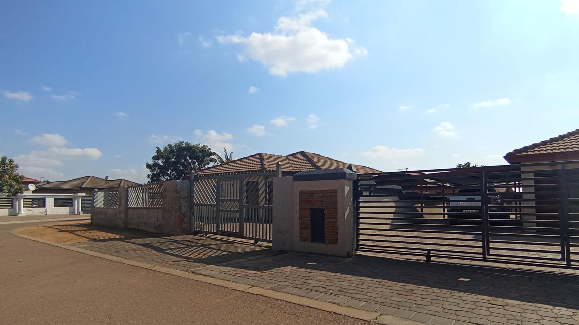 Front View of property in Kirkney