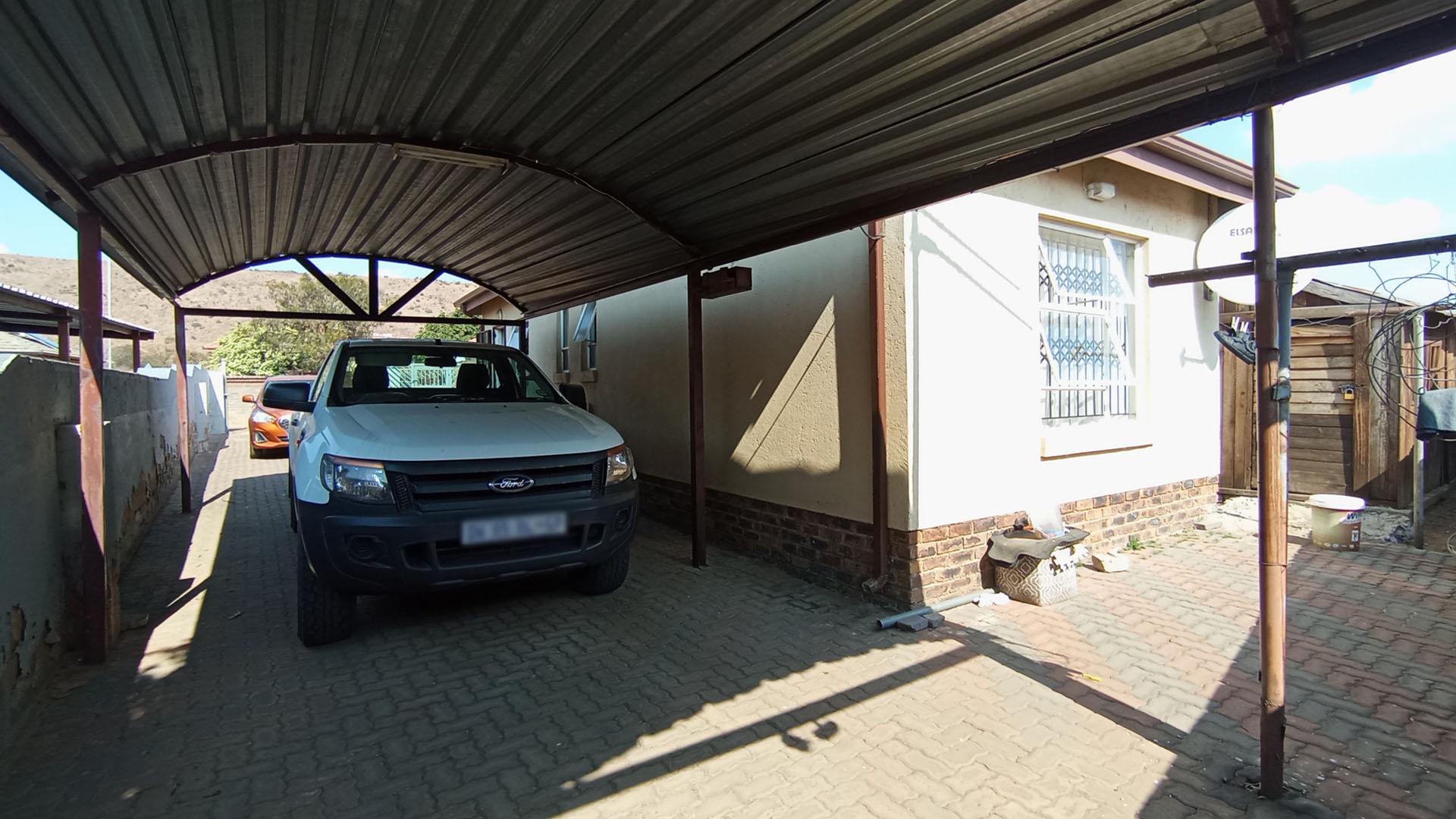 Carport  - 31 square meters of property in Kirkney