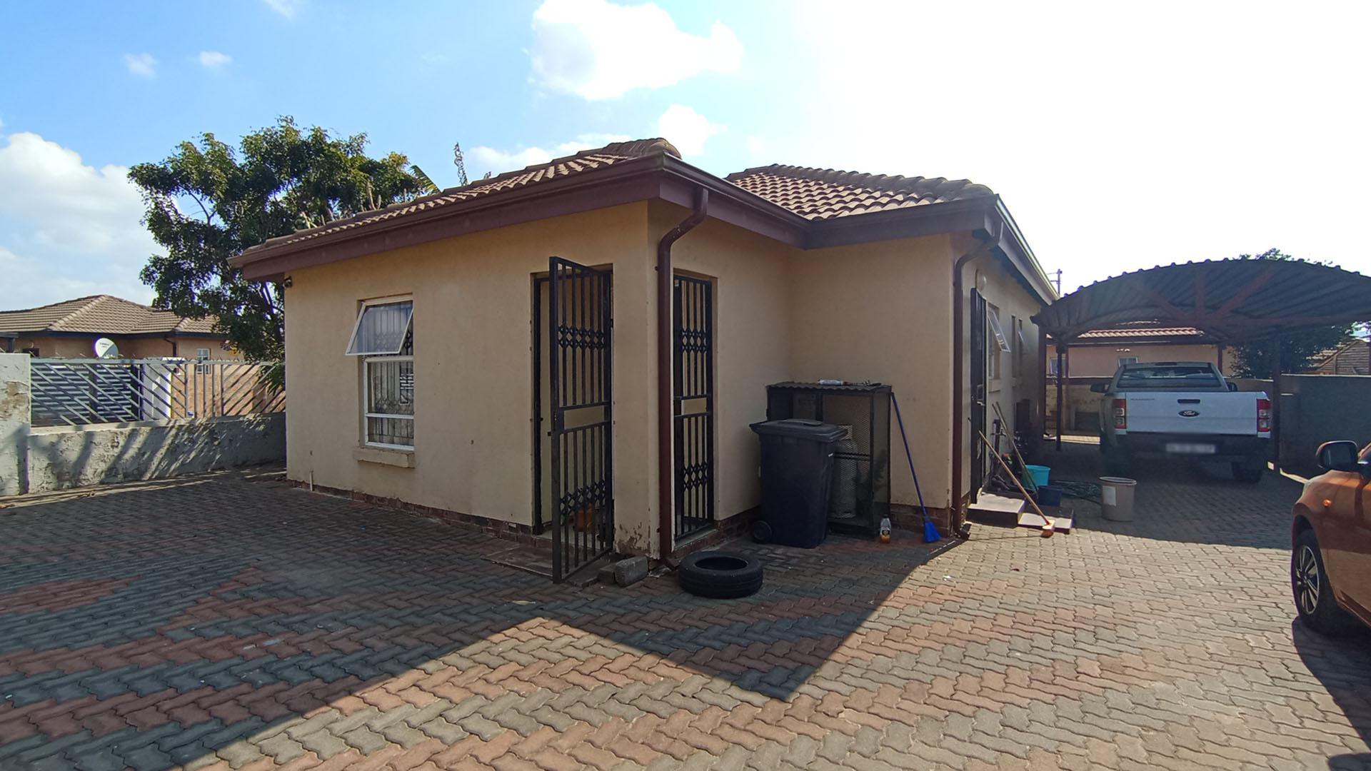 Front View of property in Kirkney