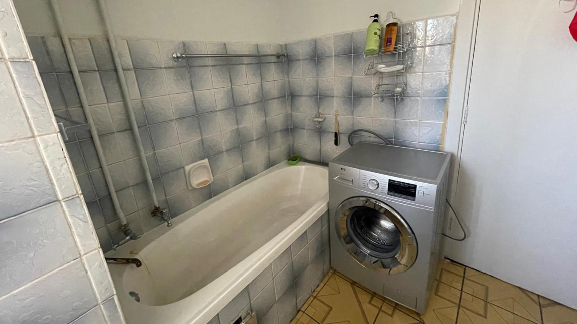 Bathroom 1 of property in Johannesburg Central