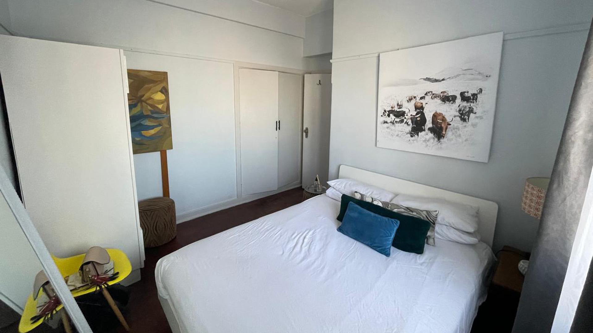 Bed Room 1 of property in Johannesburg Central