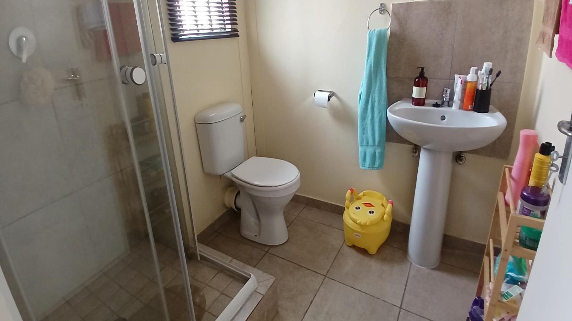 Bathroom 1 of property in Freedom Park