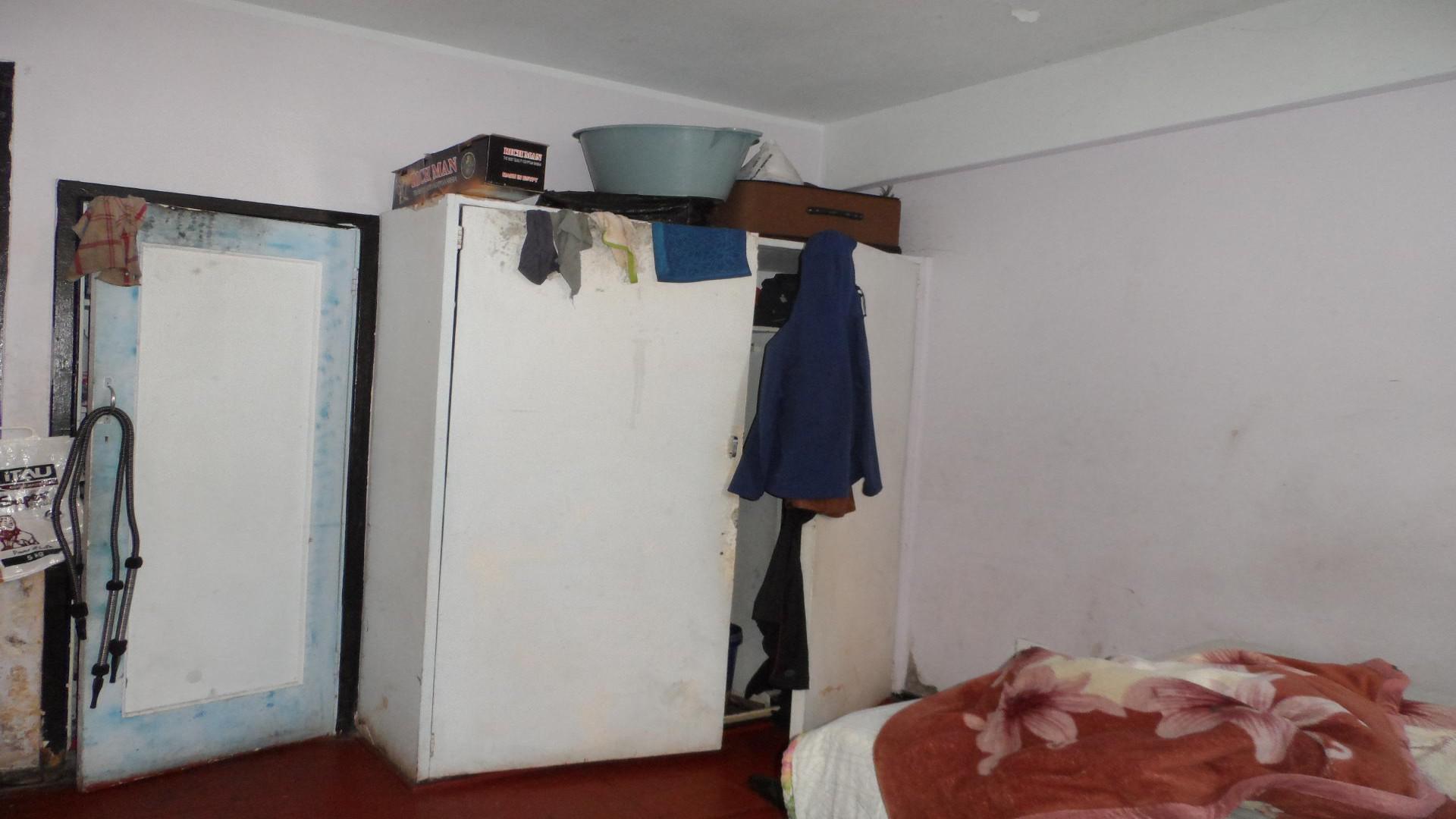 Bed Room 2 of property in Hillbrow