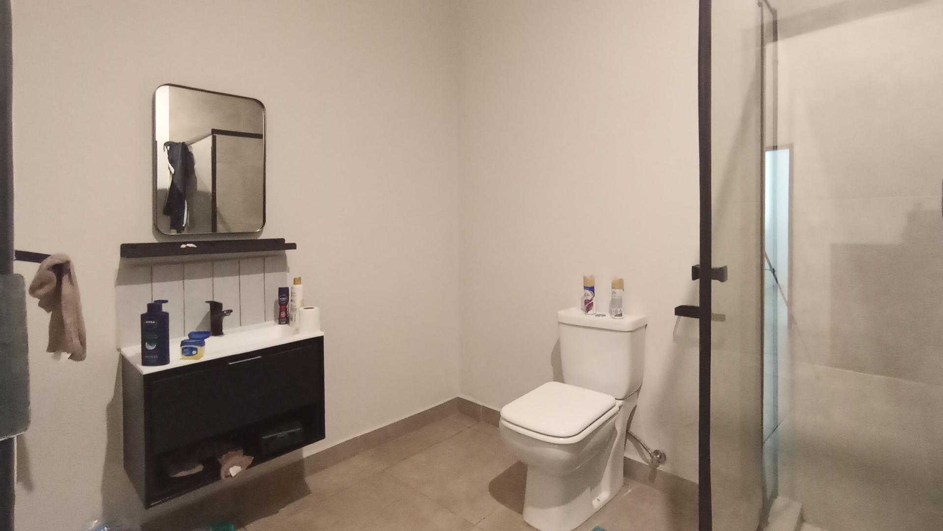 Bathroom 1 - 6 square meters of property in Sandown