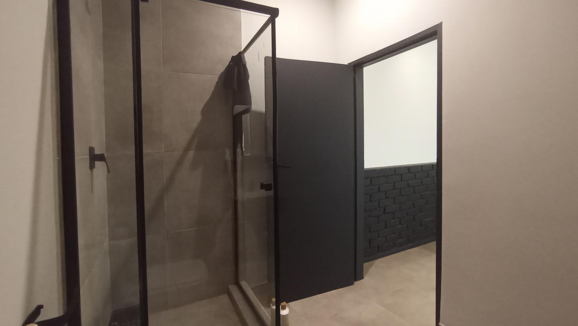 Bathroom 1 - 6 square meters of property in Sandown