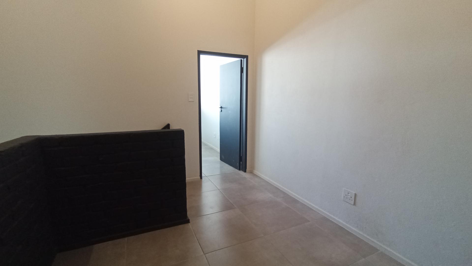 Spaces - 24 square meters of property in Sandown