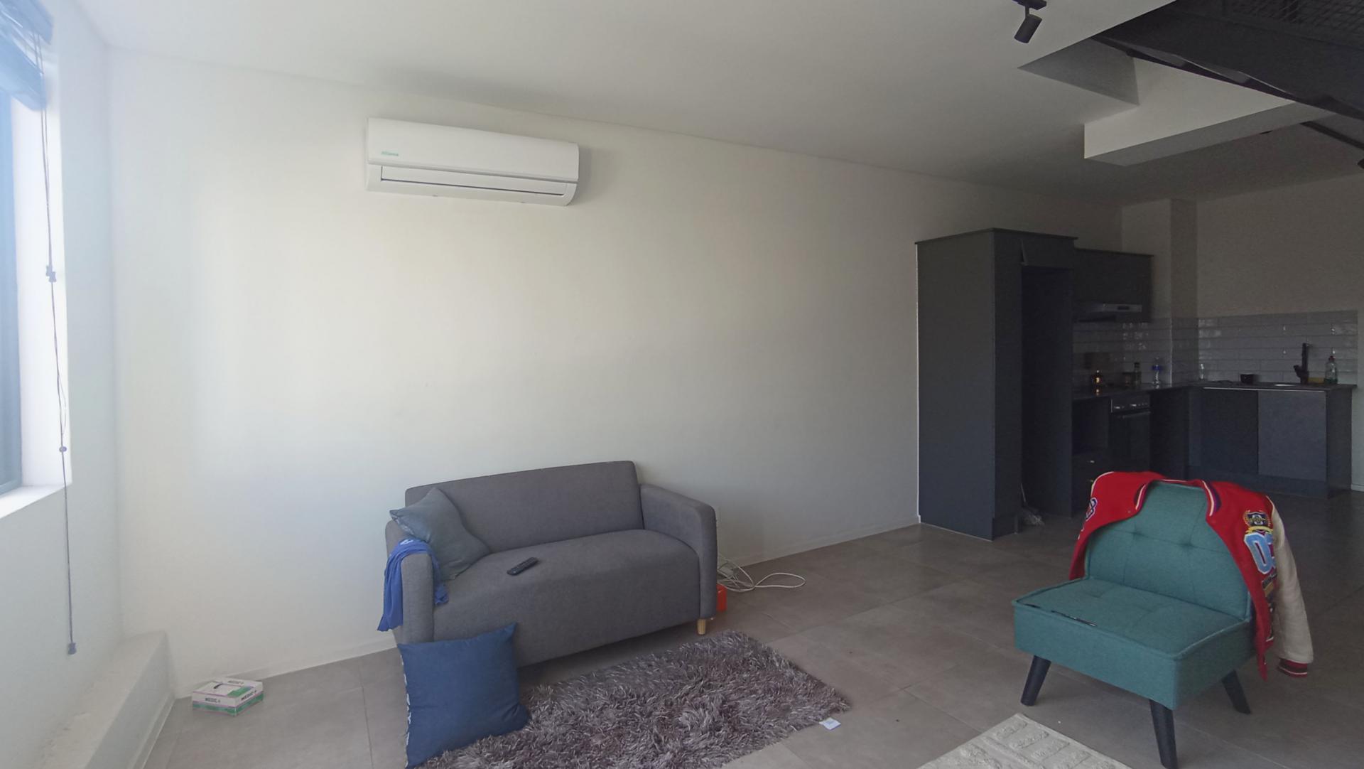 Lounges - 13 square meters of property in Sandown