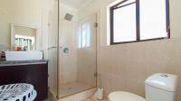 Main Bathroom - 6 square meters of property in Carlswold A.H.