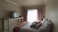 Bed Room 1 - 14 square meters of property in Wonderboom