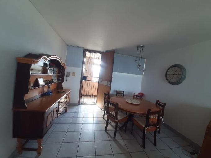 3 Bedroom Apartment for Sale For Sale in Amanzimtoti  - MR683170